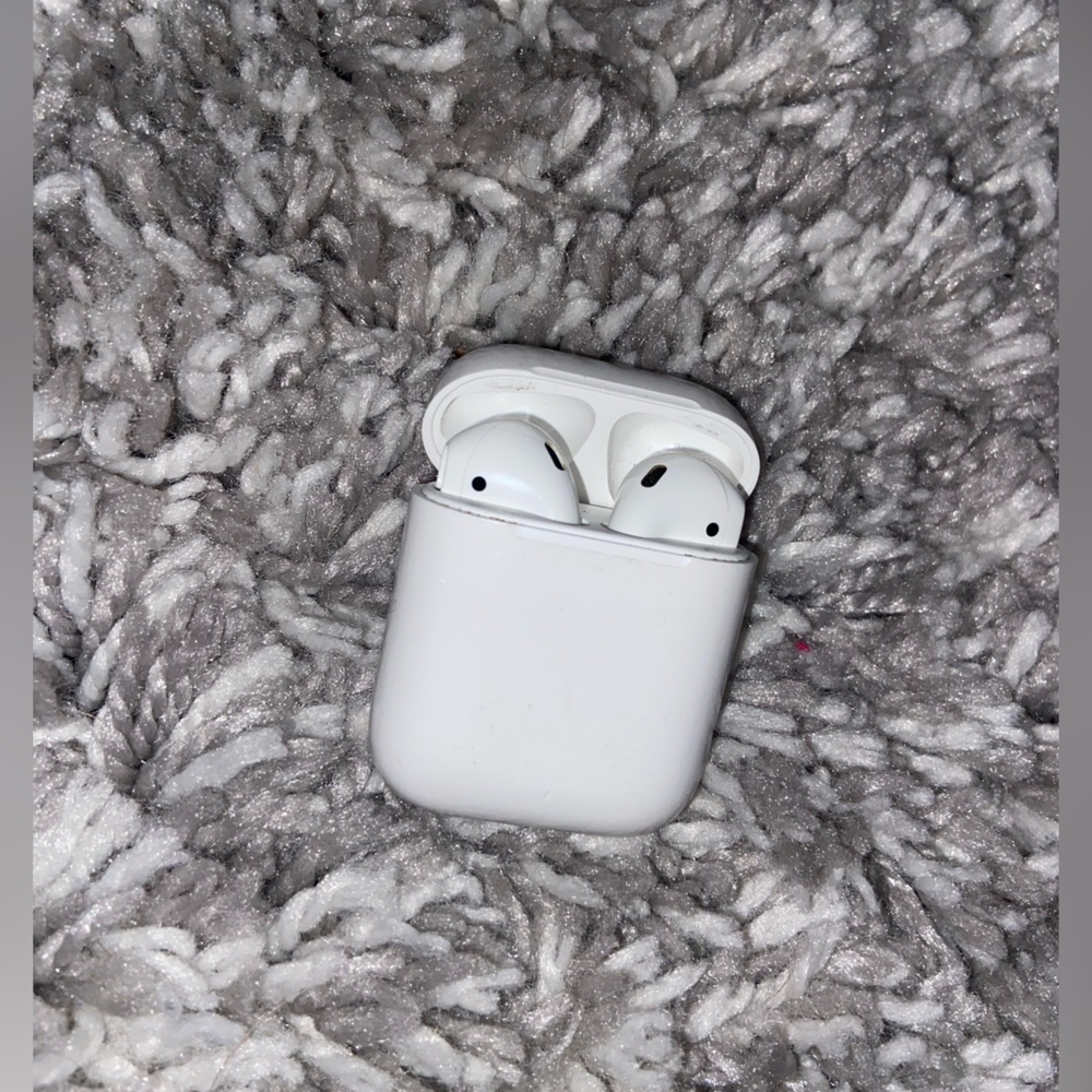 Apple Airpods with Charging Case